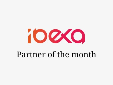 Ibexa Logo und Partner of the month Text