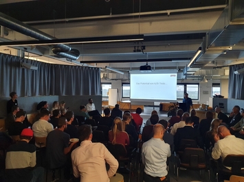 atlantis dx - Smart Datalytics 2019 Foto: Eine Präsentation vor Publikum in einem modernen Raum