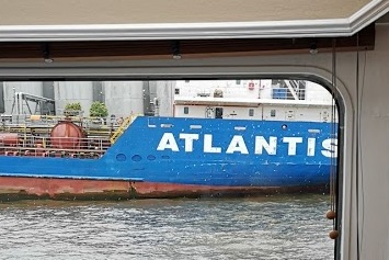 atlantis dx - Schiff ATLANTIS Foto von einem Schiff mit dem Namen 'ATLANTIS' im Wasser