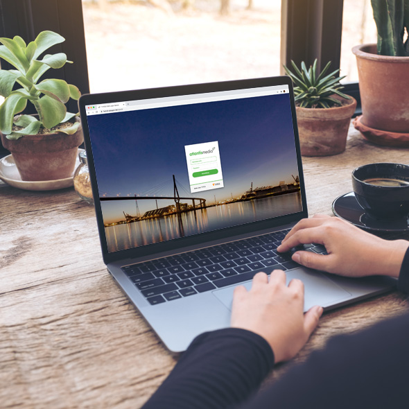 Vita-Apotheke - Relaunch of the website with TYPO3 Laptop with website open